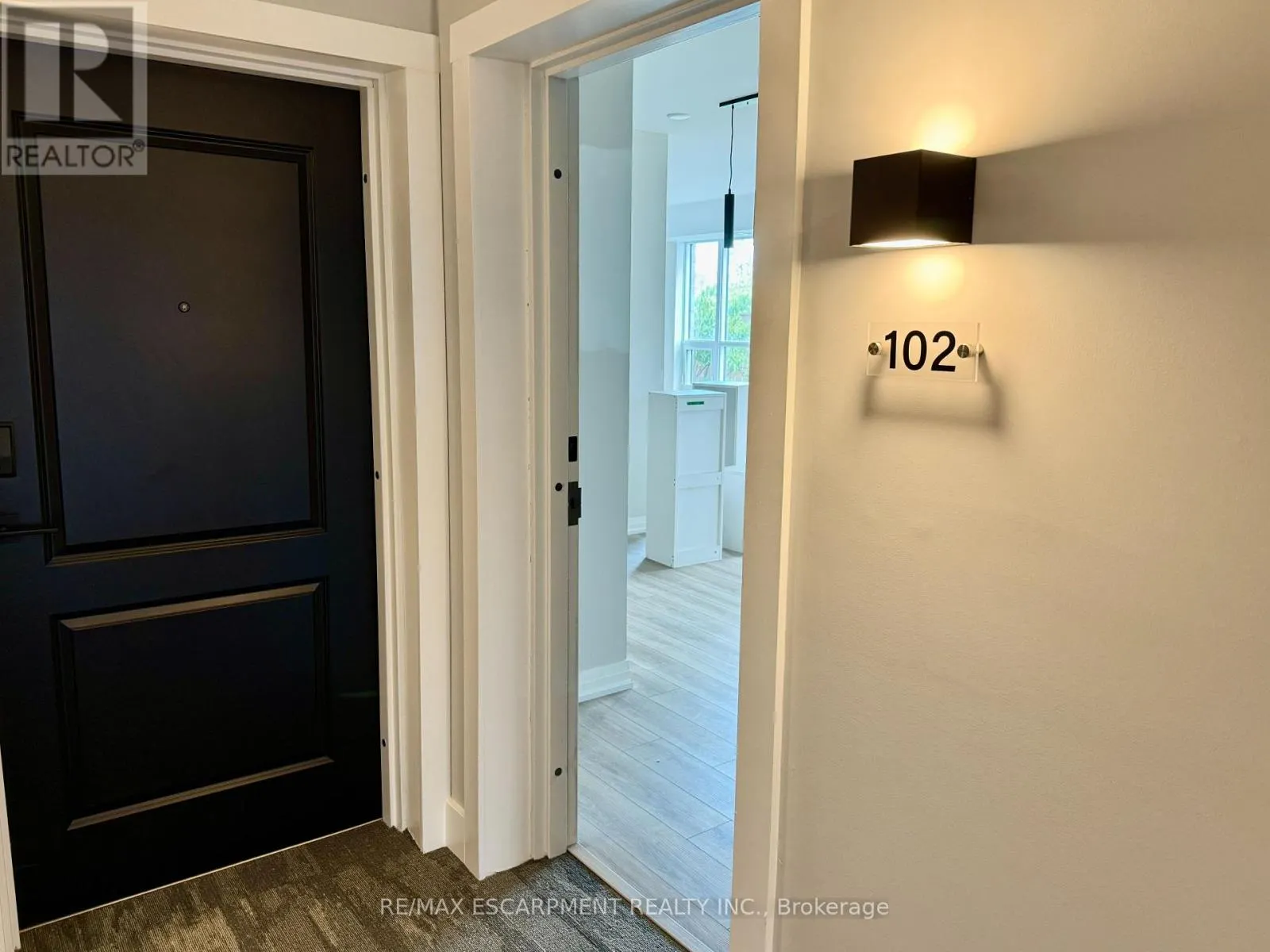 102 - 120 SPRINGVALLEY CRESCENT