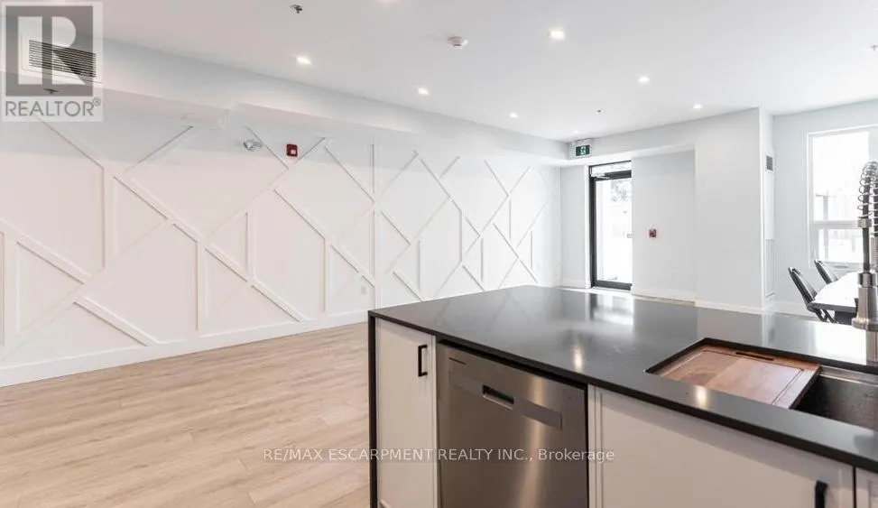 102 - 120 SPRINGVALLEY CRESCENT