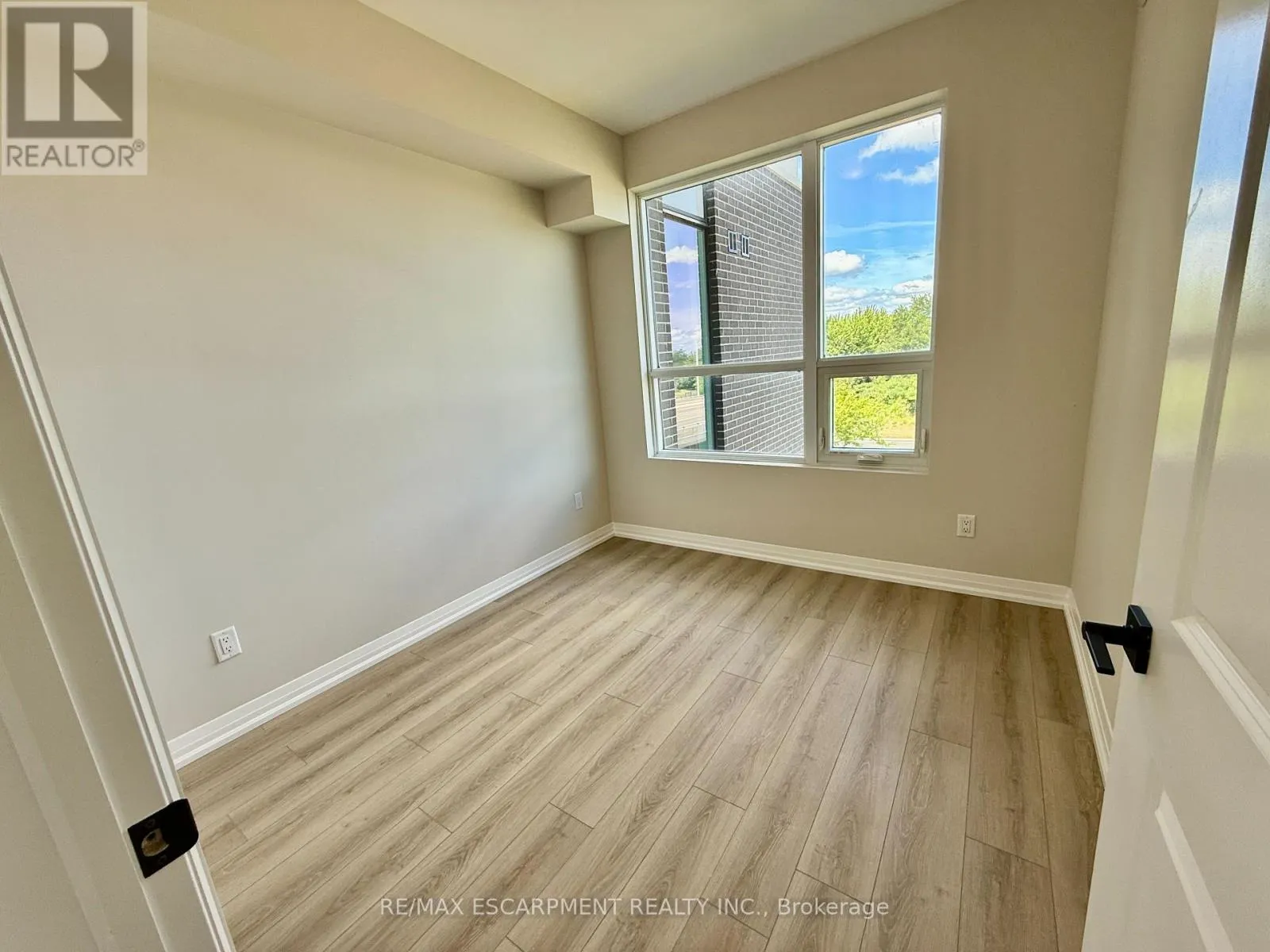 102 - 120 SPRINGVALLEY CRESCENT