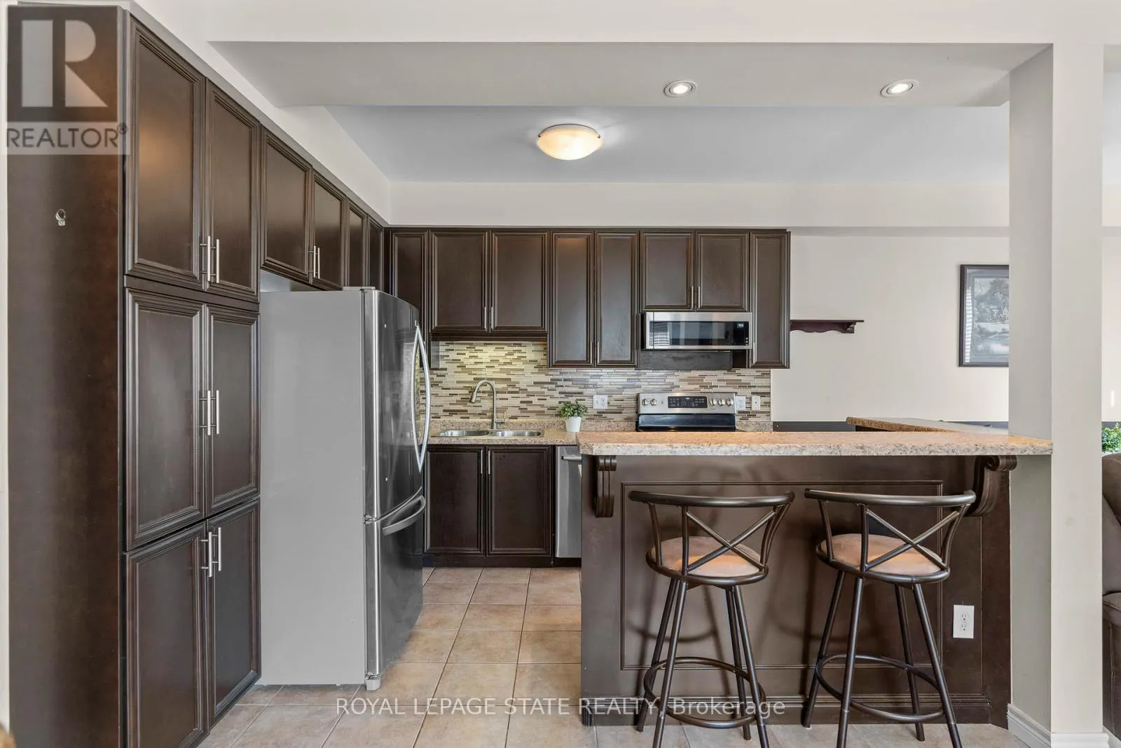 27 MARINA POINT CRESCENT