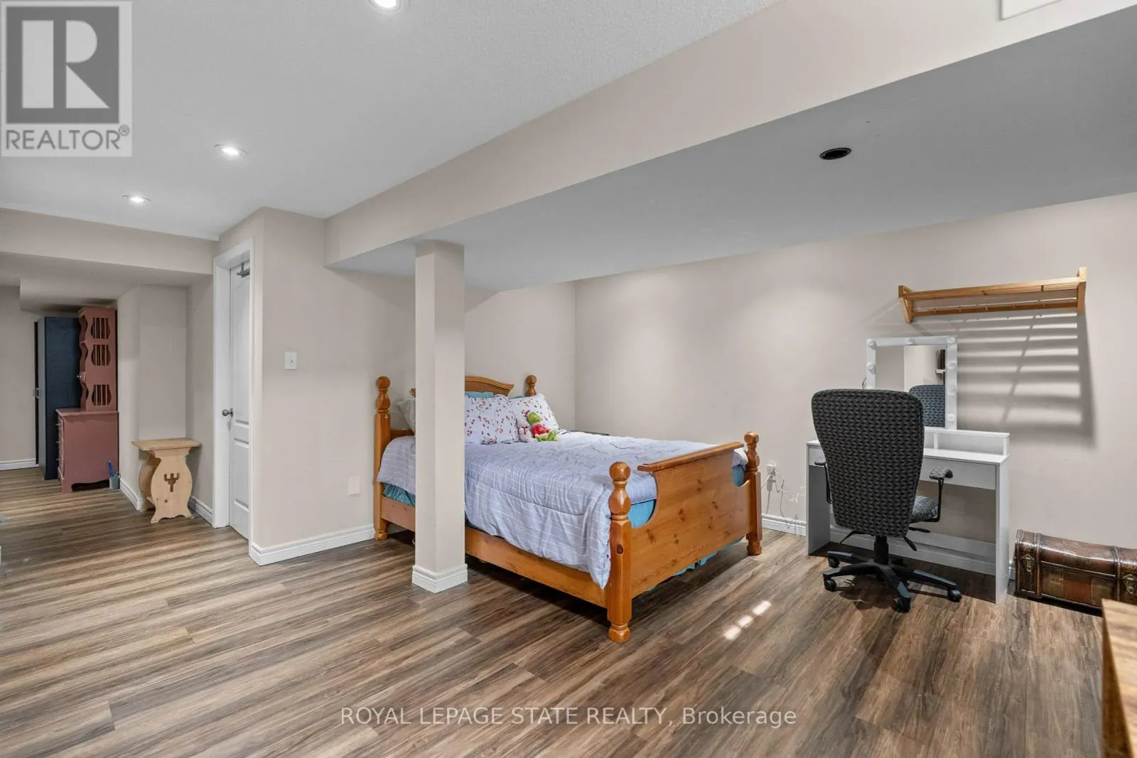 27 MARINA POINT CRESCENT