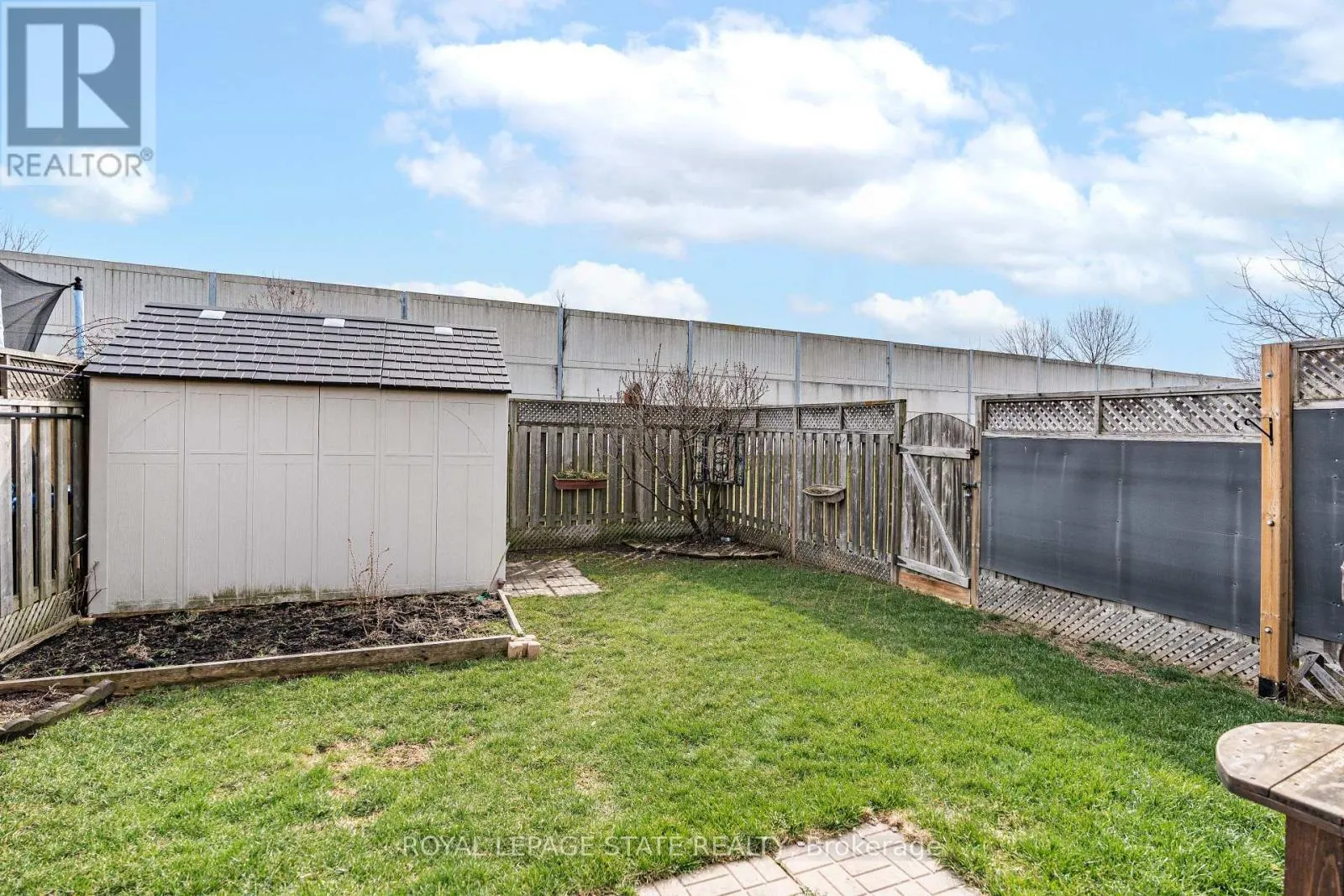 27 MARINA POINT CRESCENT