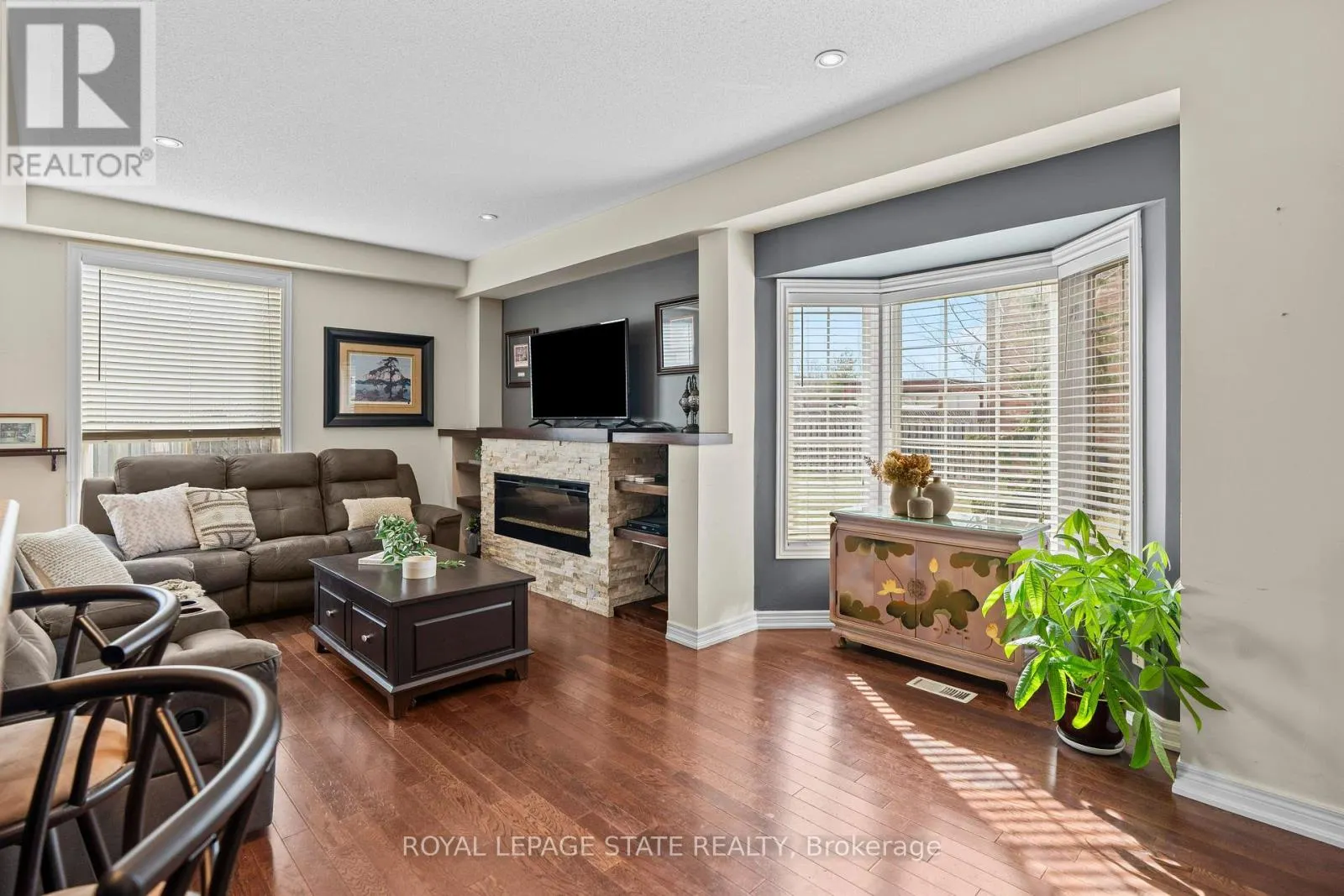 27 MARINA POINT CRESCENT