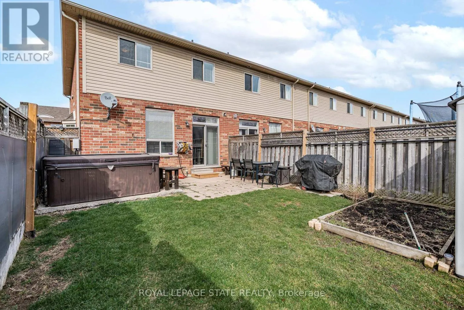 27 MARINA POINT CRESCENT