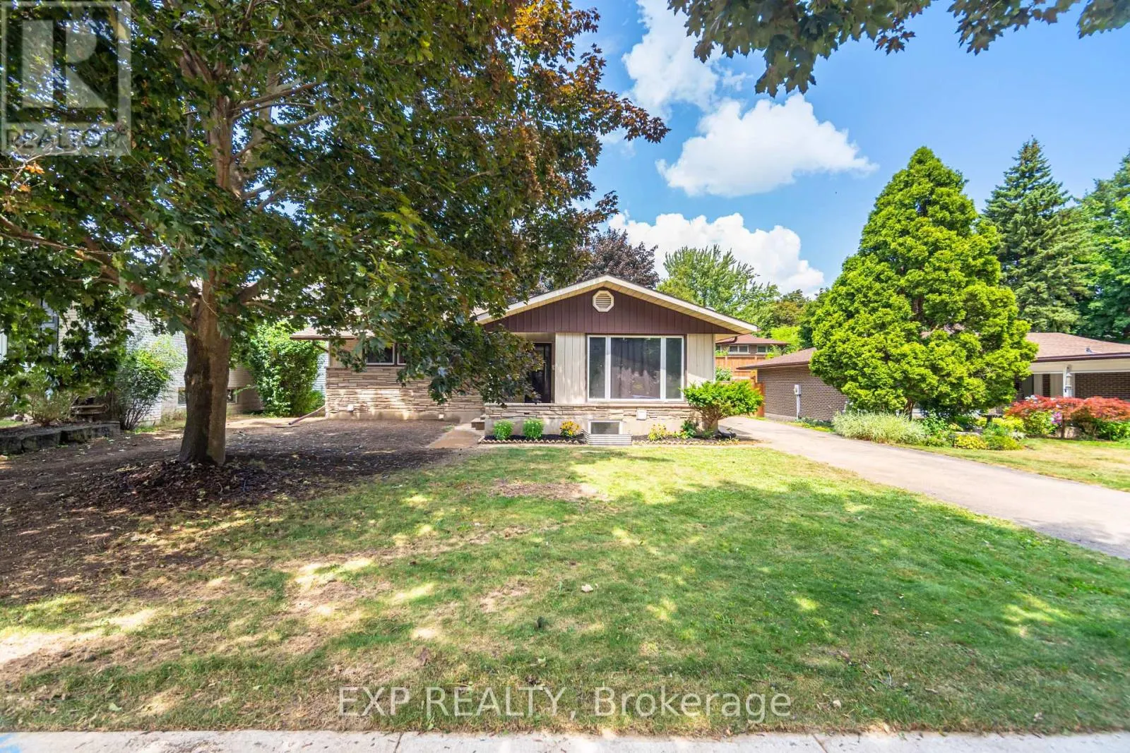 LOWER - 214 FOREST HILL DRIVE
