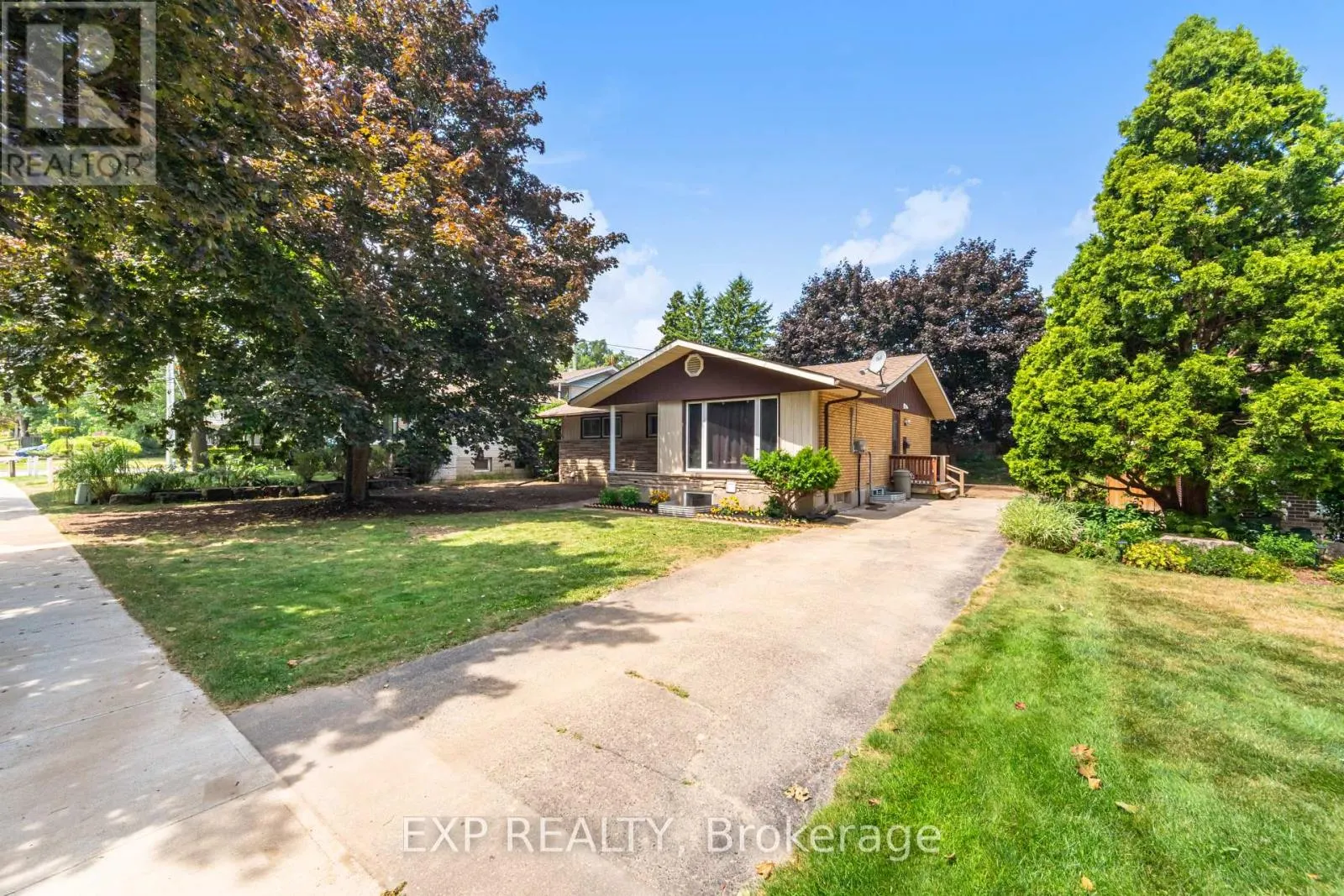 LOWER - 214 FOREST HILL DRIVE