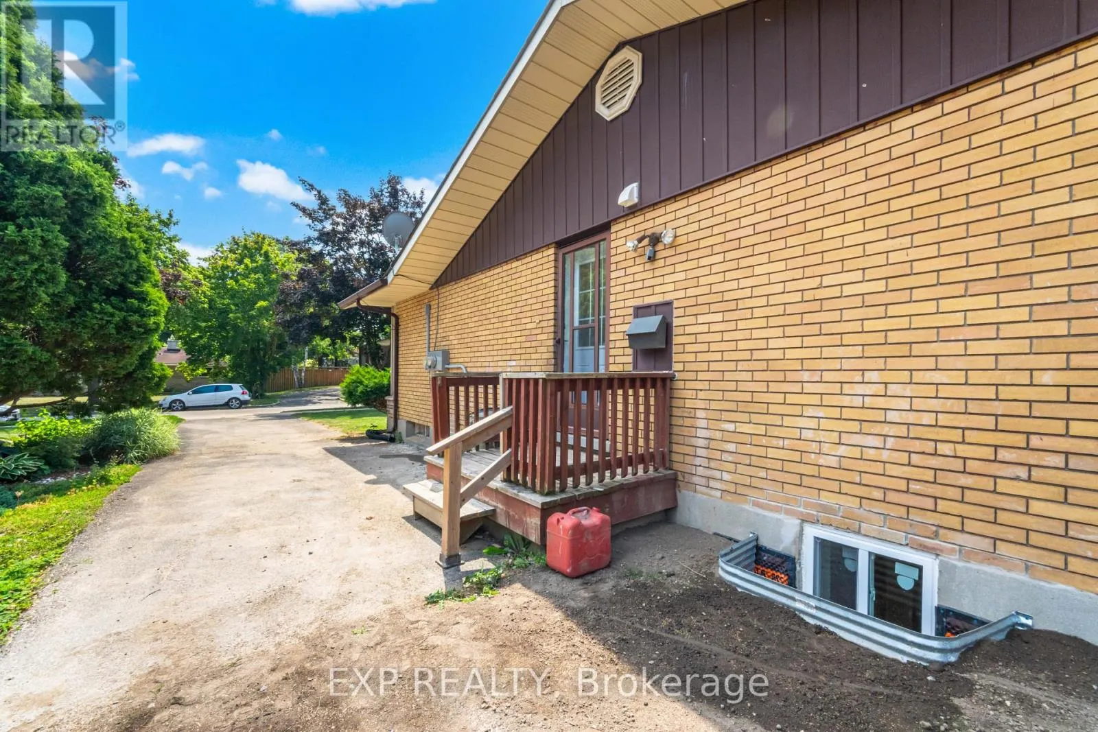 LOWER - 214 FOREST HILL DRIVE