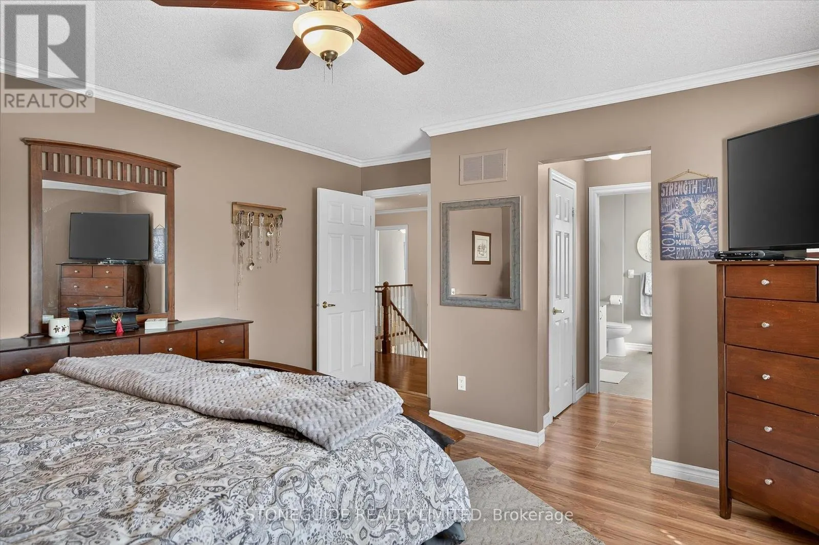 1726 RAVENWOOD DRIVE