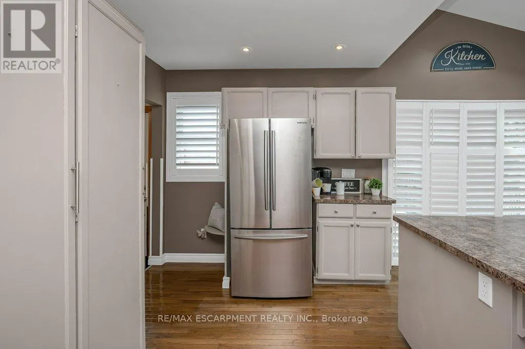 480 MOHAWK ROAD W