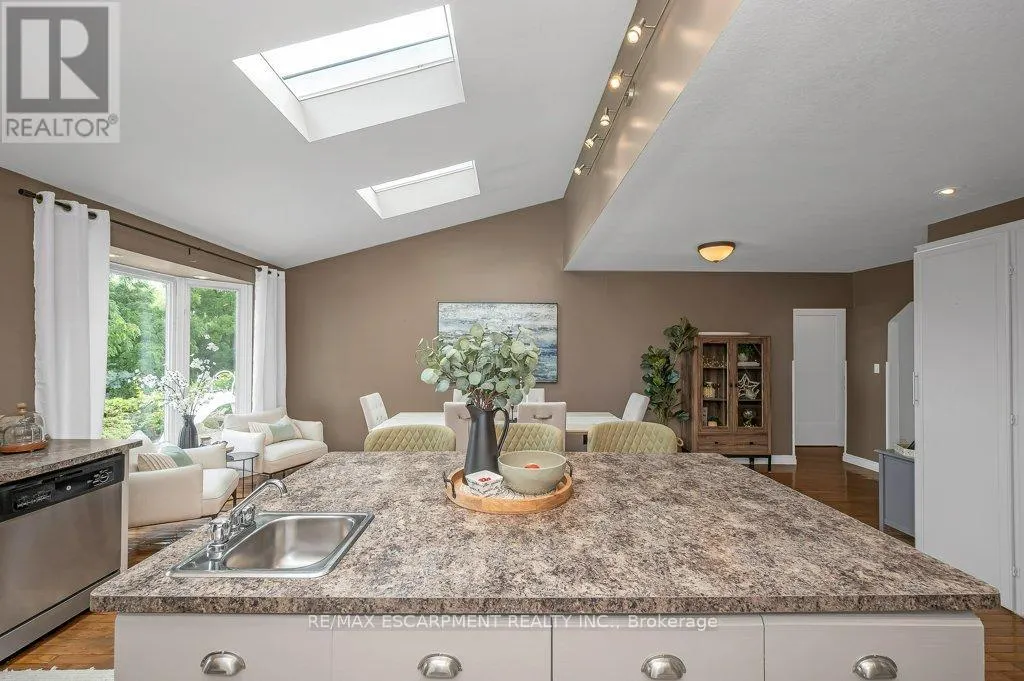 480 MOHAWK ROAD W