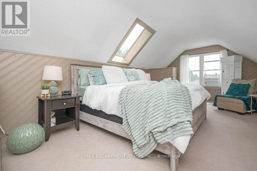480 MOHAWK ROAD W
