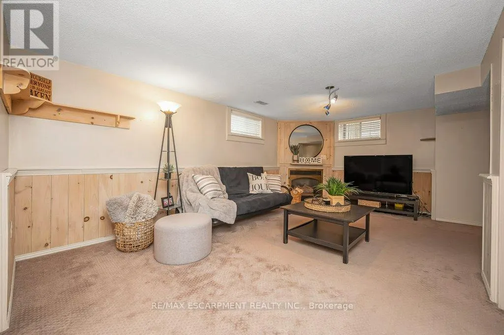 480 MOHAWK ROAD W