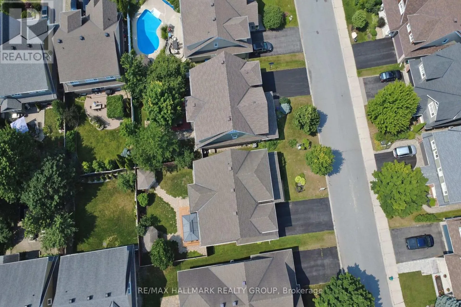 30 OAKBRIAR CRESCENT