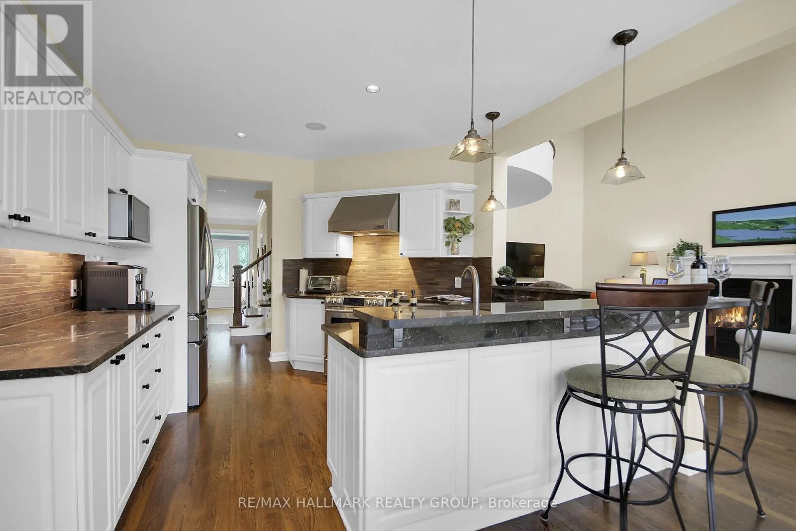 30 OAKBRIAR CRESCENT