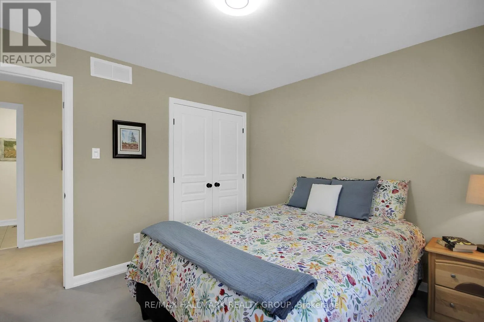 30 OAKBRIAR CRESCENT
