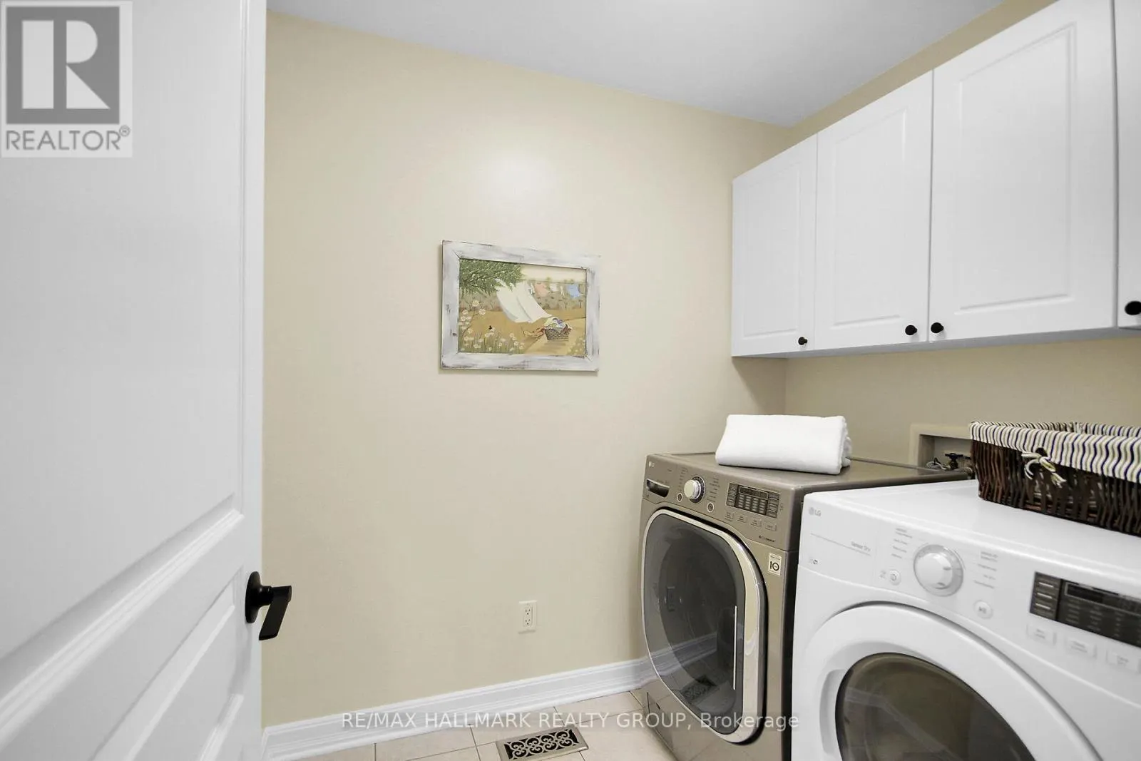 30 OAKBRIAR CRESCENT