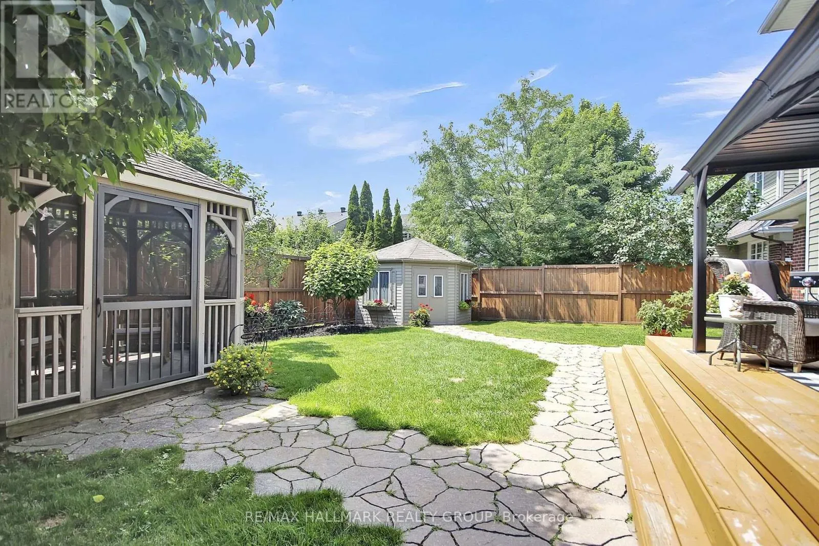 30 OAKBRIAR CRESCENT