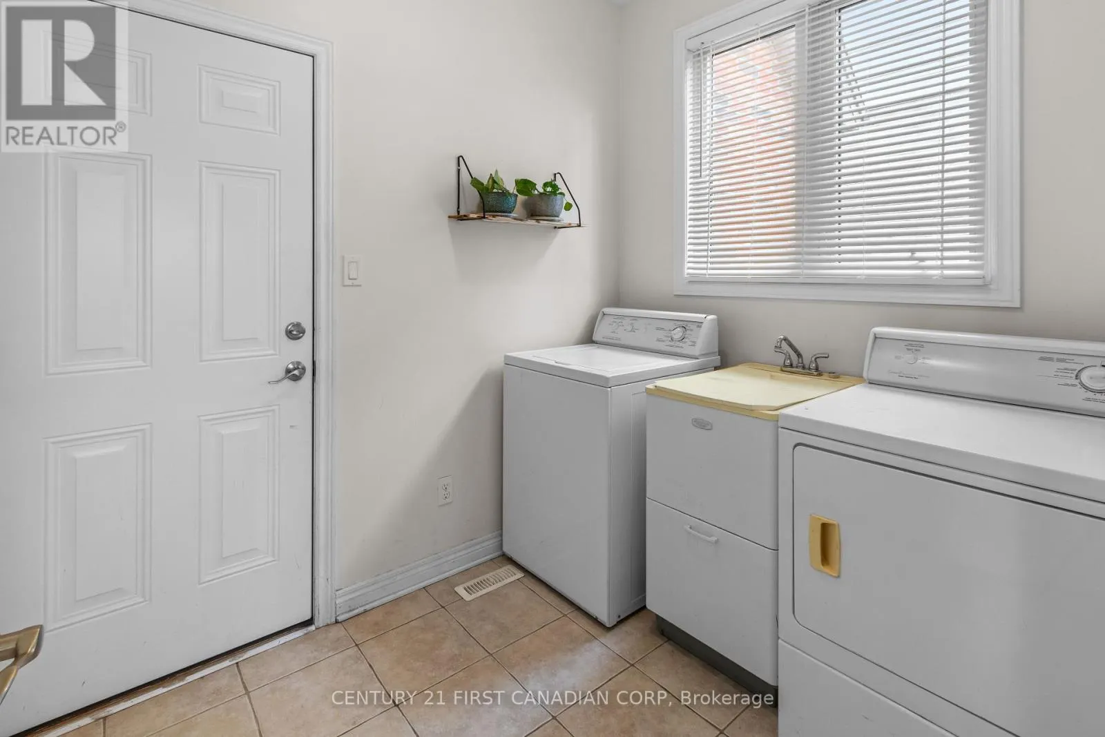 10 - 515 SKYLINE AVENUE, #10