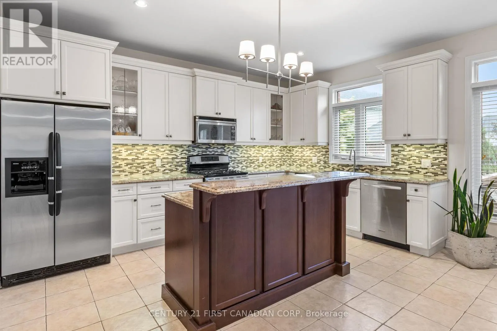 10 - 515 SKYLINE AVENUE, #10