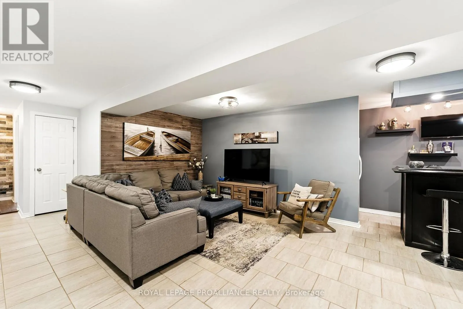 278 IVEY CRESCENT