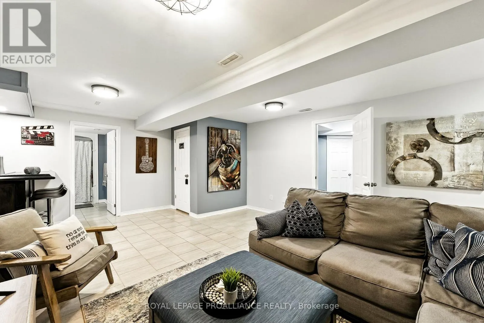 278 IVEY CRESCENT