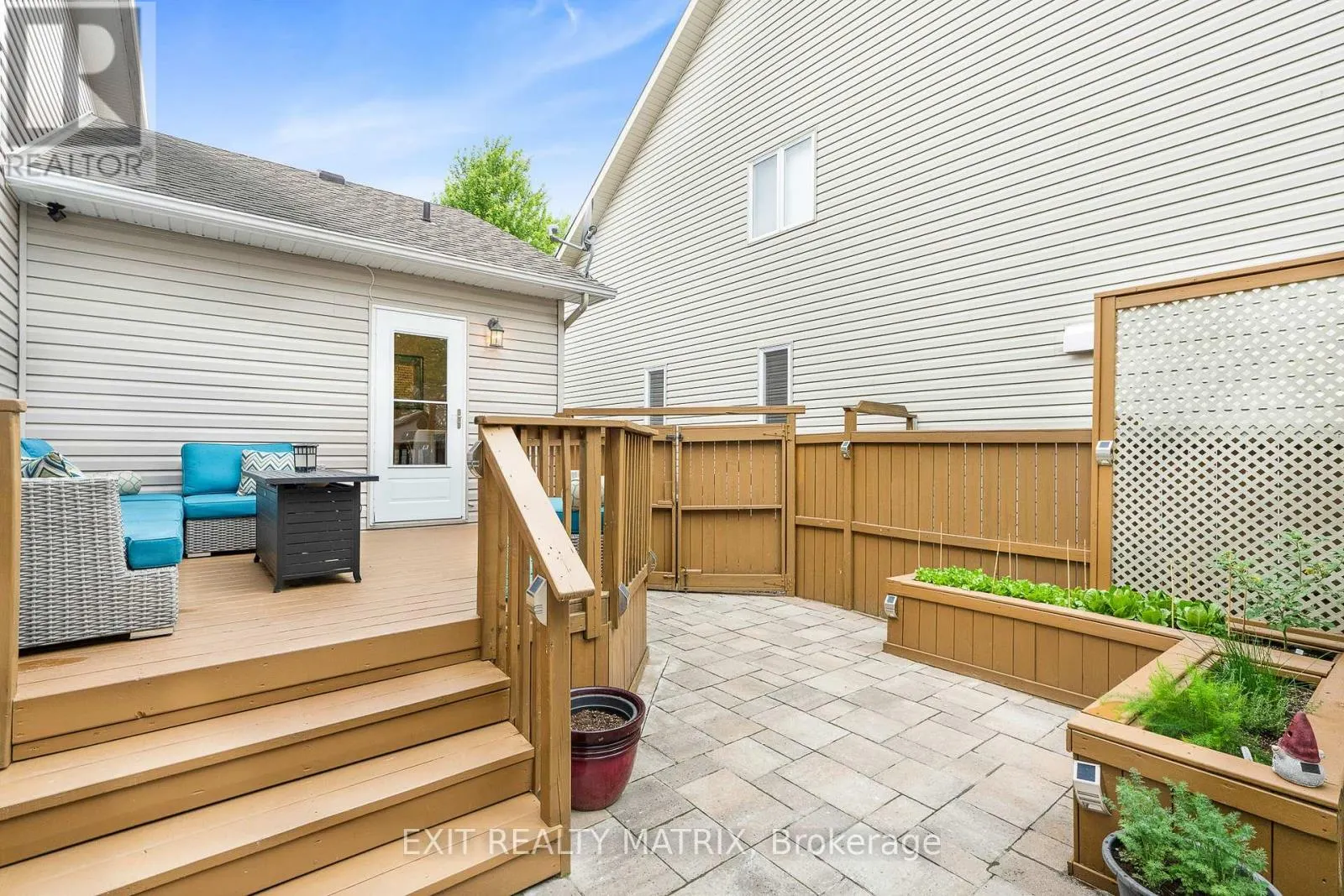 23 COBBLESTONE DRIVE