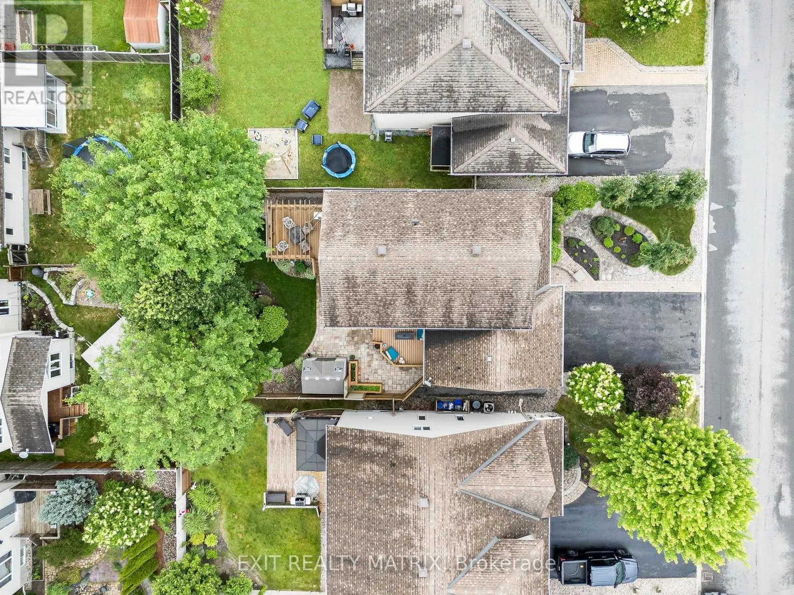 23 COBBLESTONE DRIVE