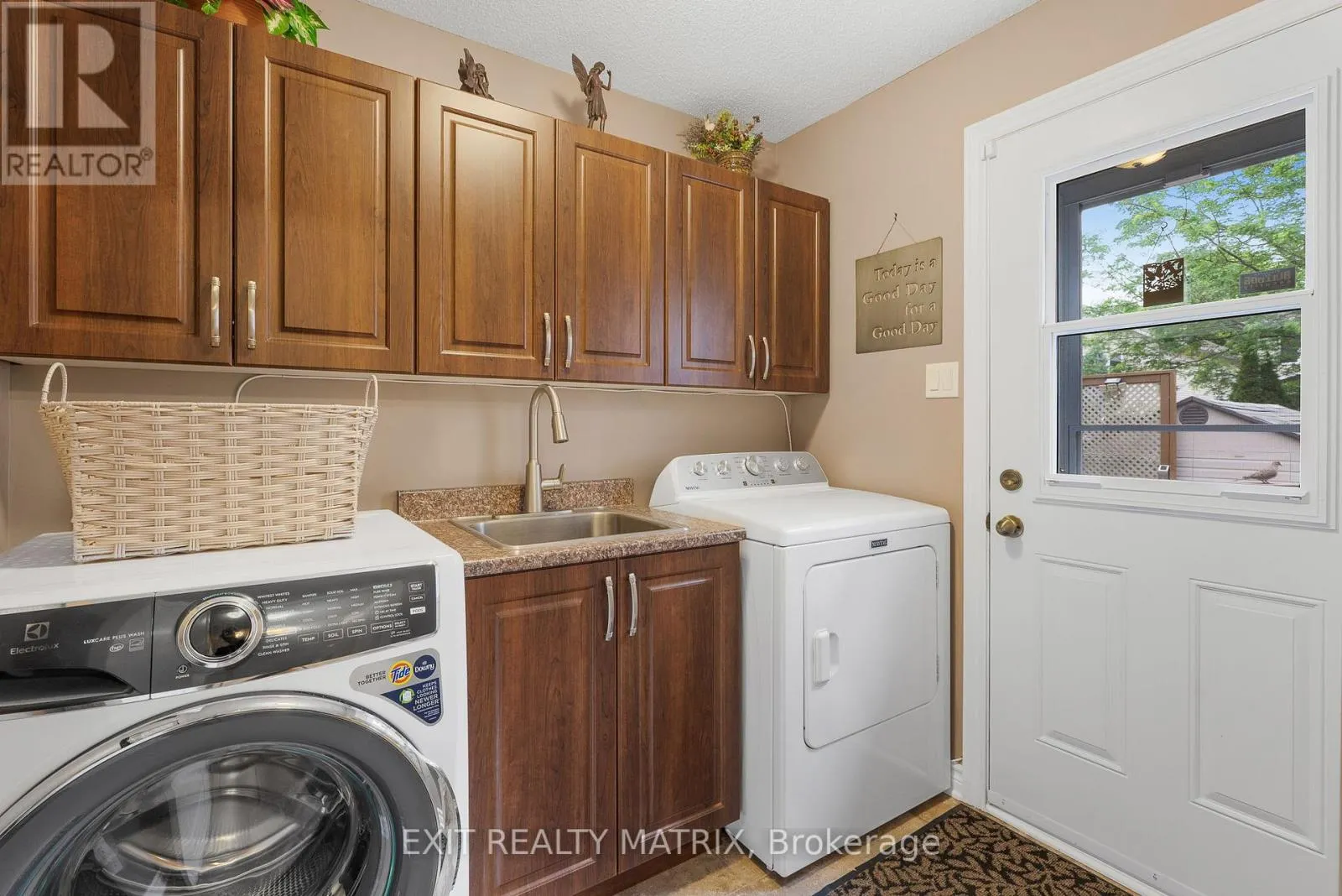 23 COBBLESTONE DRIVE