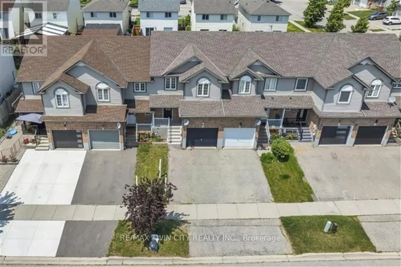 62 FOXGLOVE CRESCENT