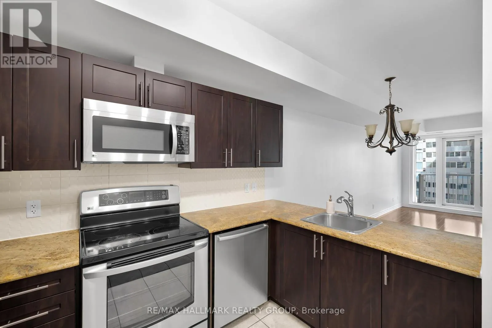 702 - 234 RIDEAU STREET