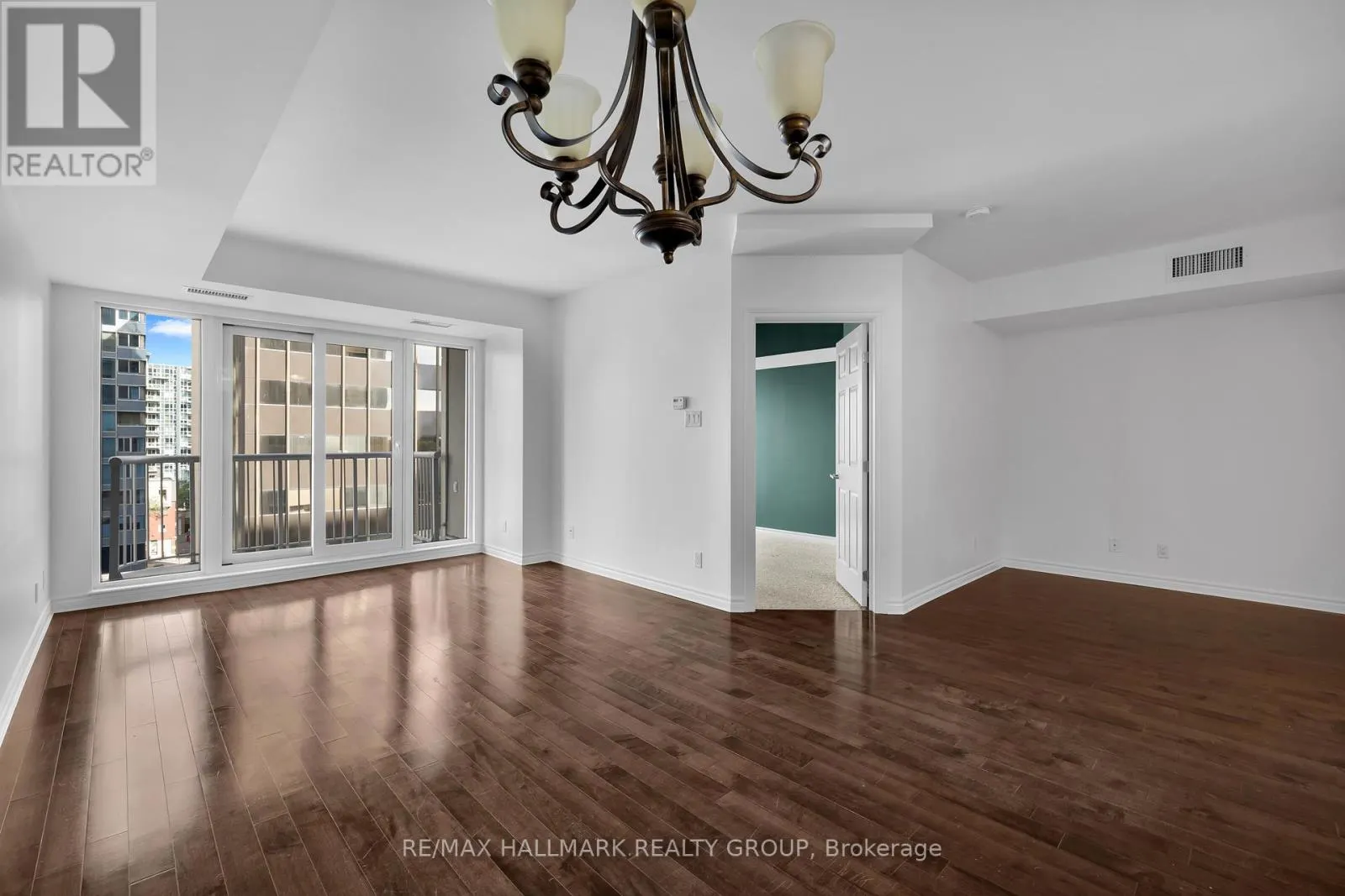 702 - 234 RIDEAU STREET