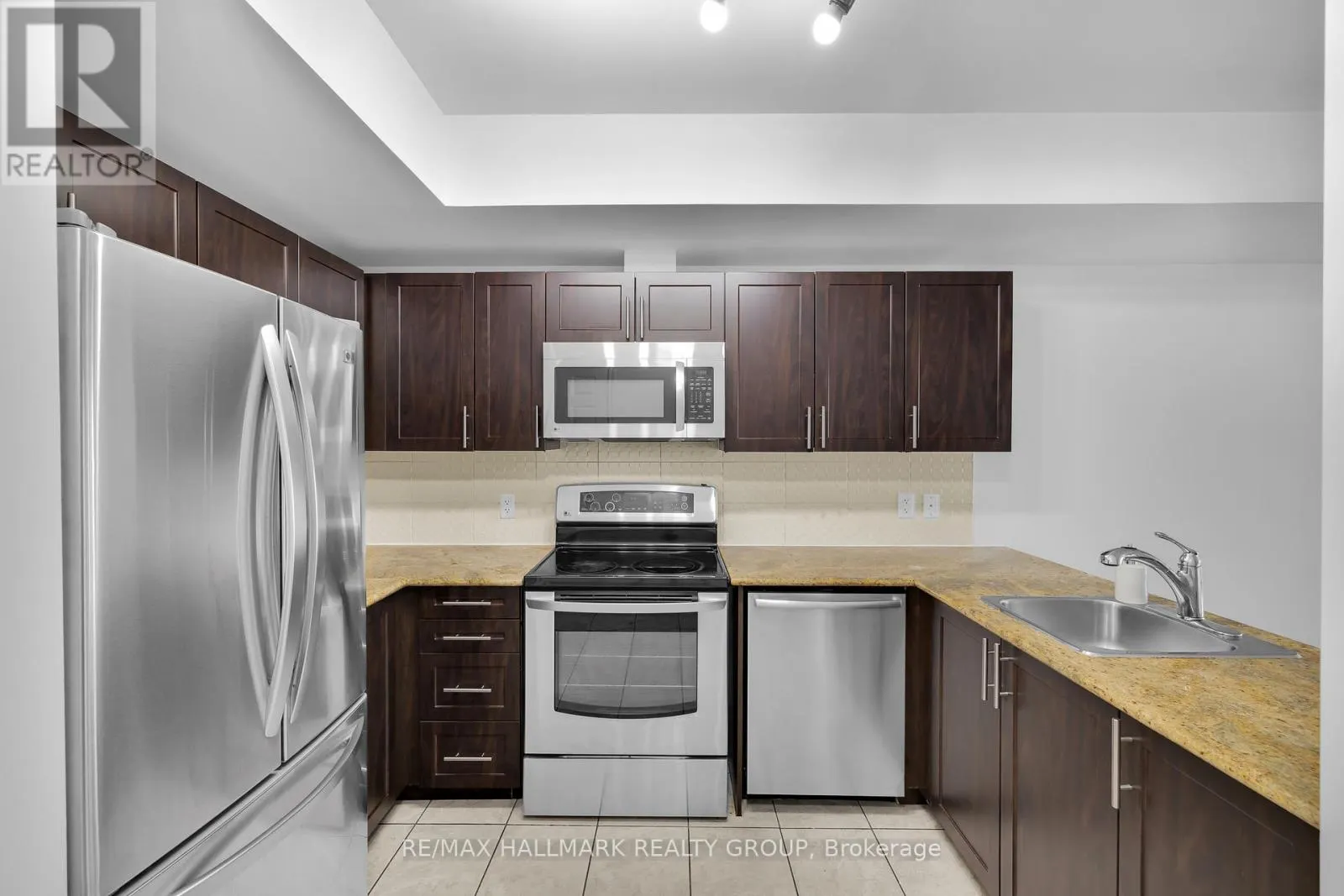 702 - 234 RIDEAU STREET