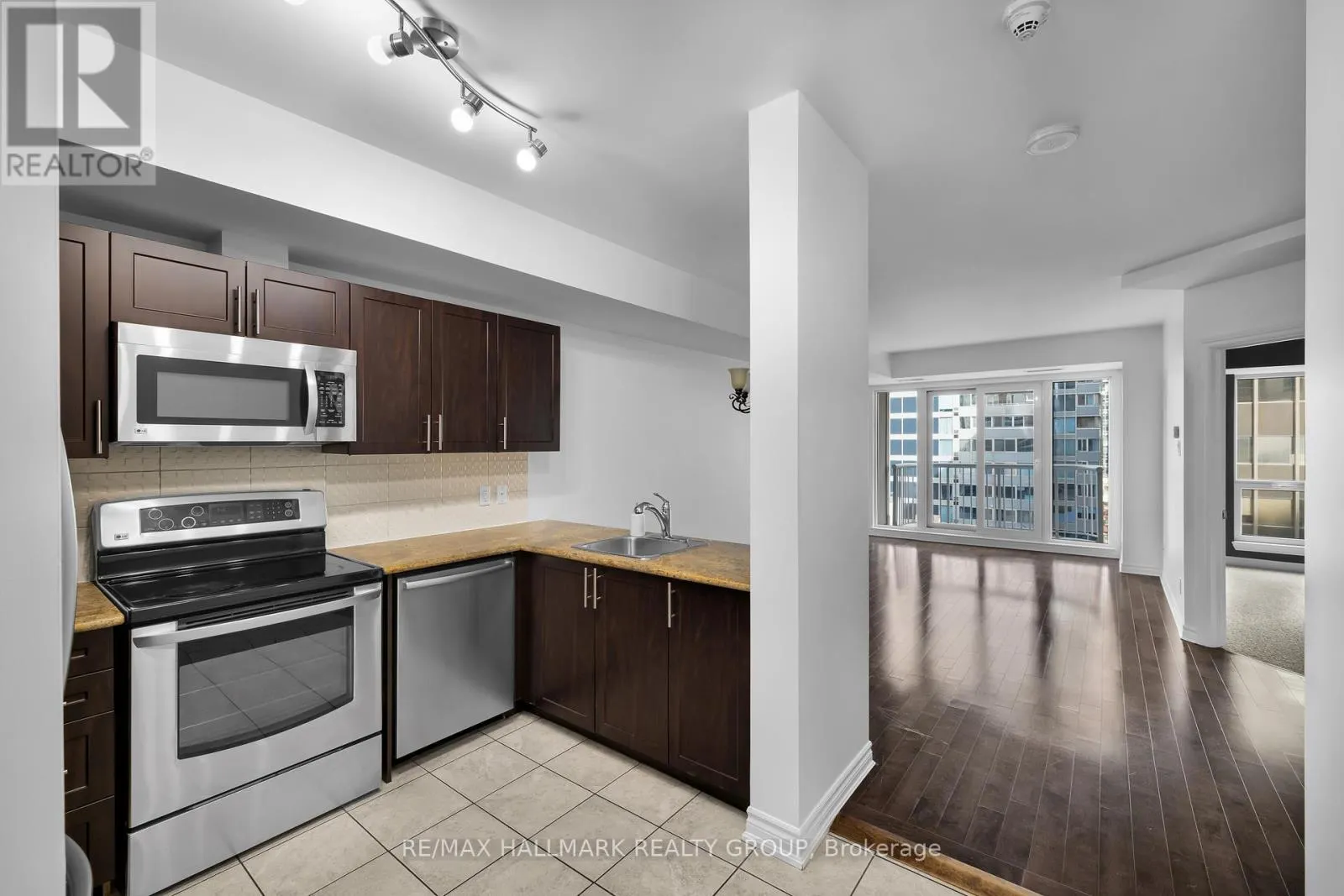 702 - 234 RIDEAU STREET
