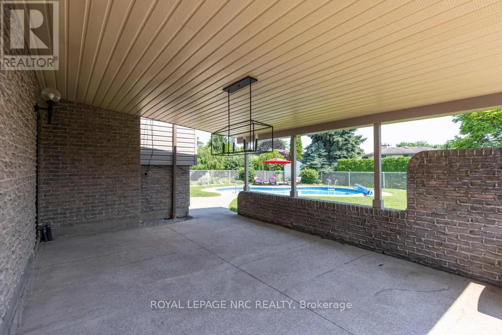 42 BEACHVIEW DRIVE