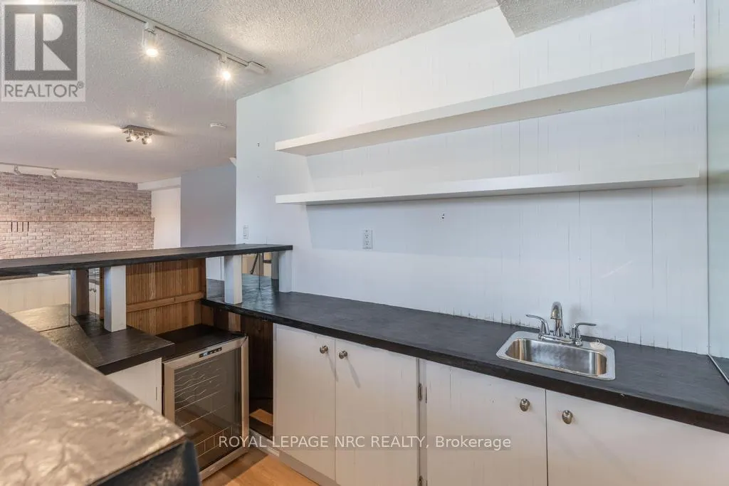 42 BEACHVIEW DRIVE