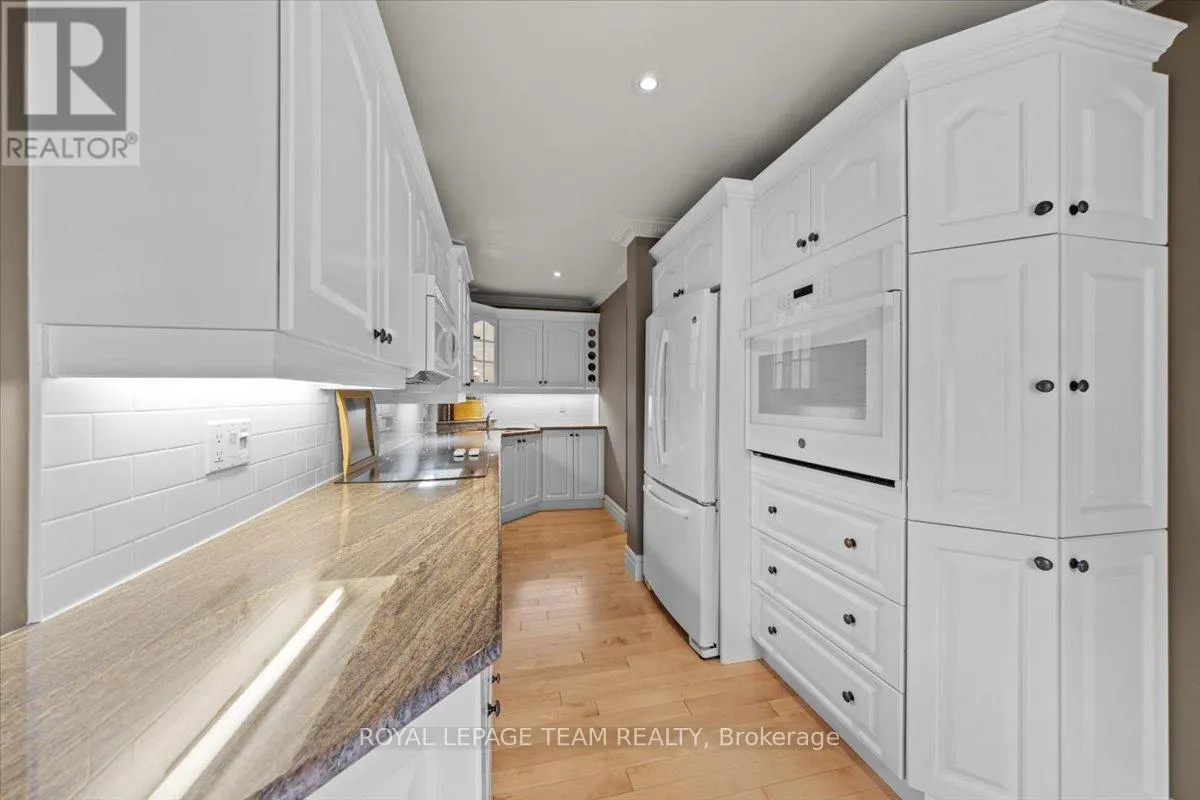 14 - 27 FORSYTH LANE