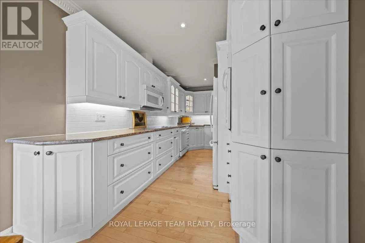 14 - 27 FORSYTH LANE