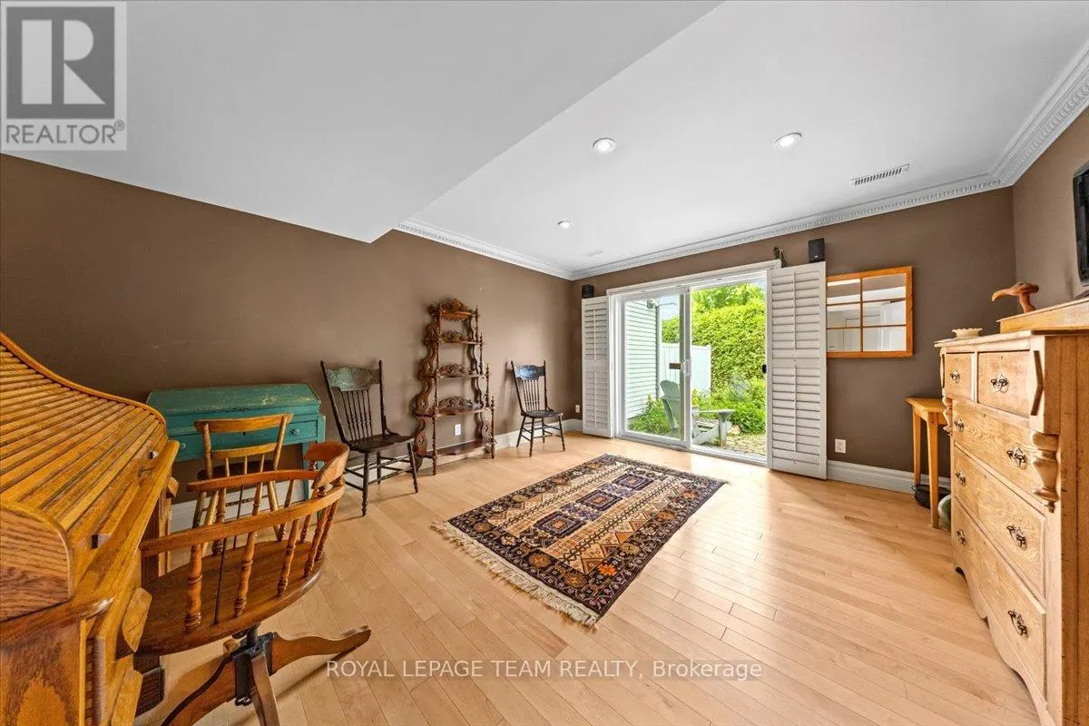 14 - 27 FORSYTH LANE