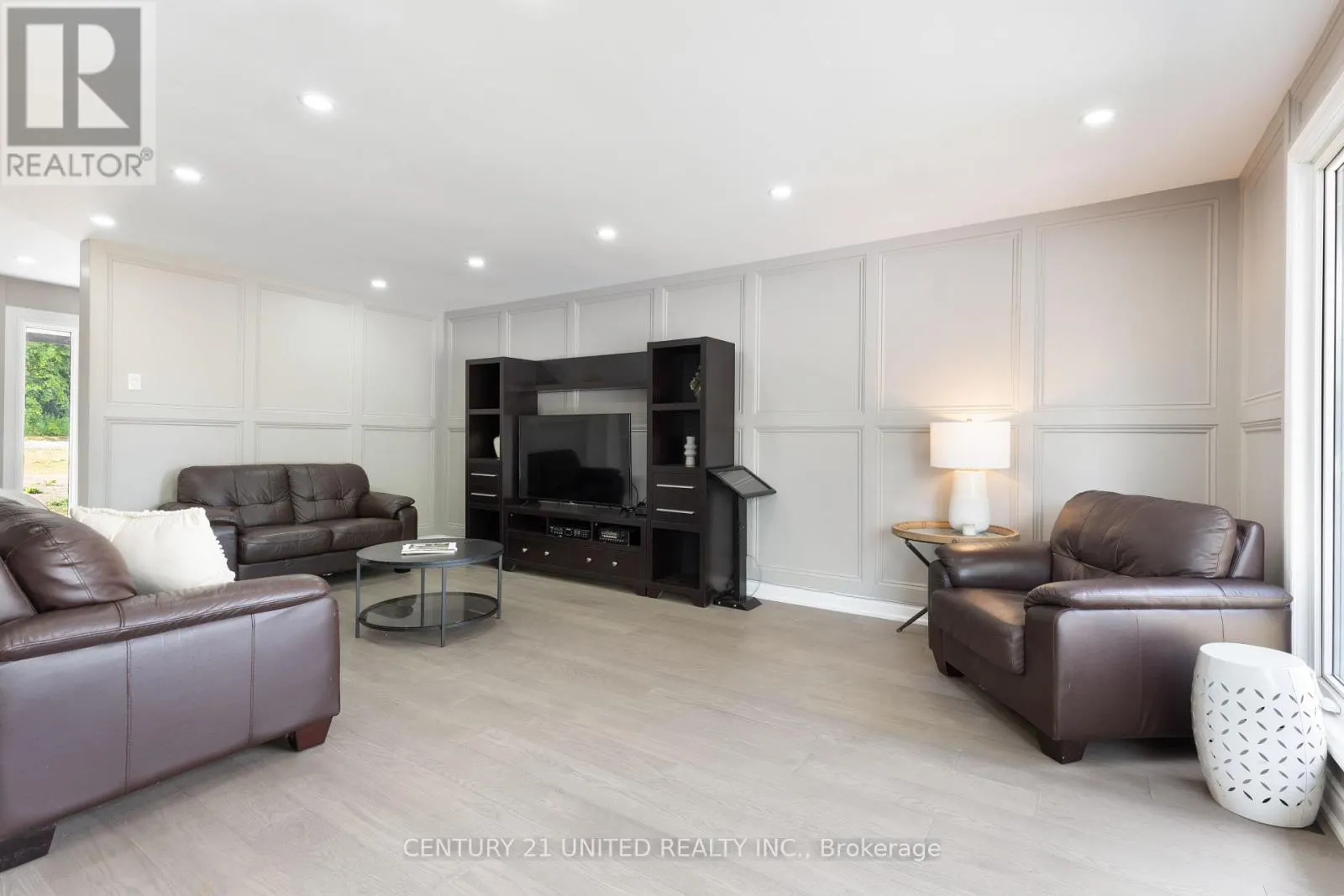 1143 CONNAUGHT DRIVE