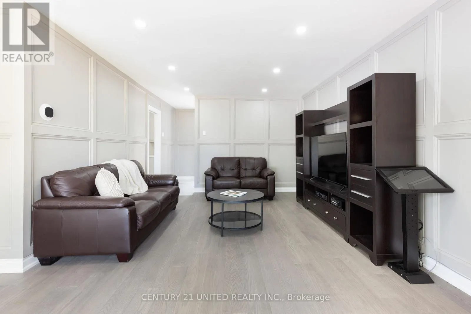 1143 CONNAUGHT DRIVE