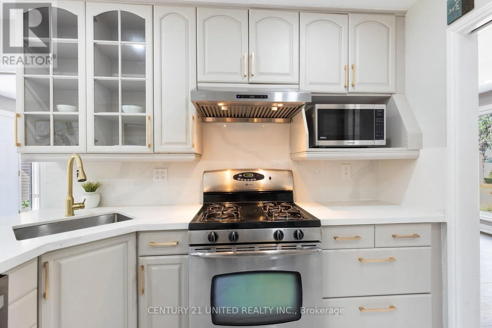 1143 CONNAUGHT DRIVE
