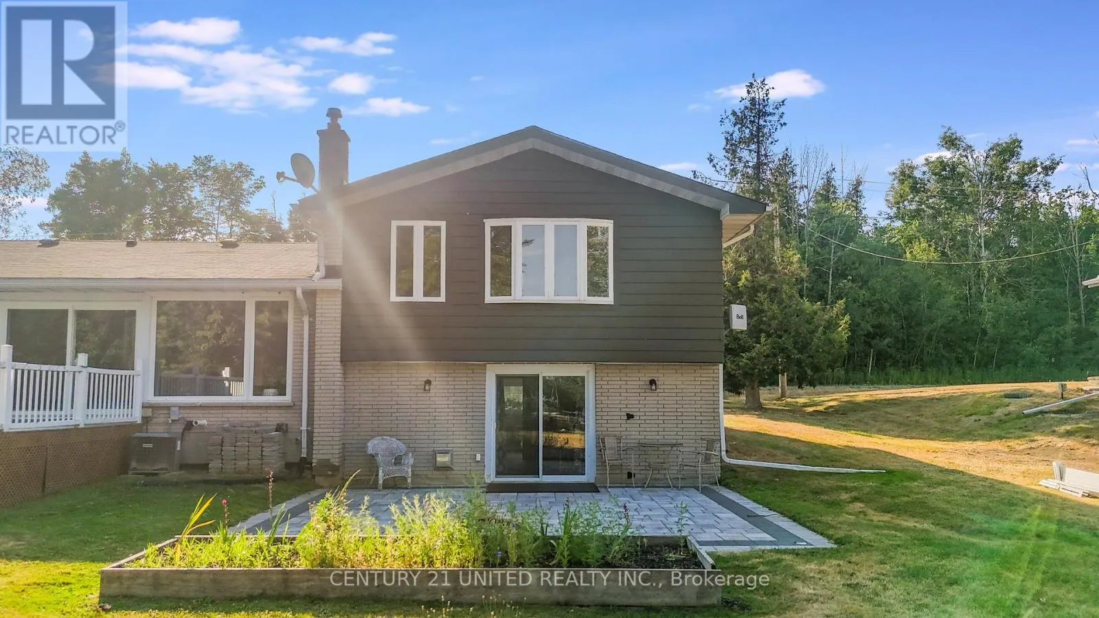 1143 CONNAUGHT DRIVE