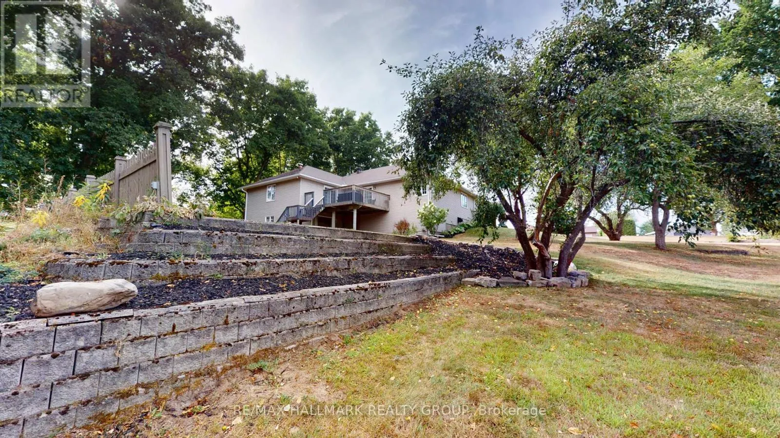 2661 MCINTOSH ROAD W