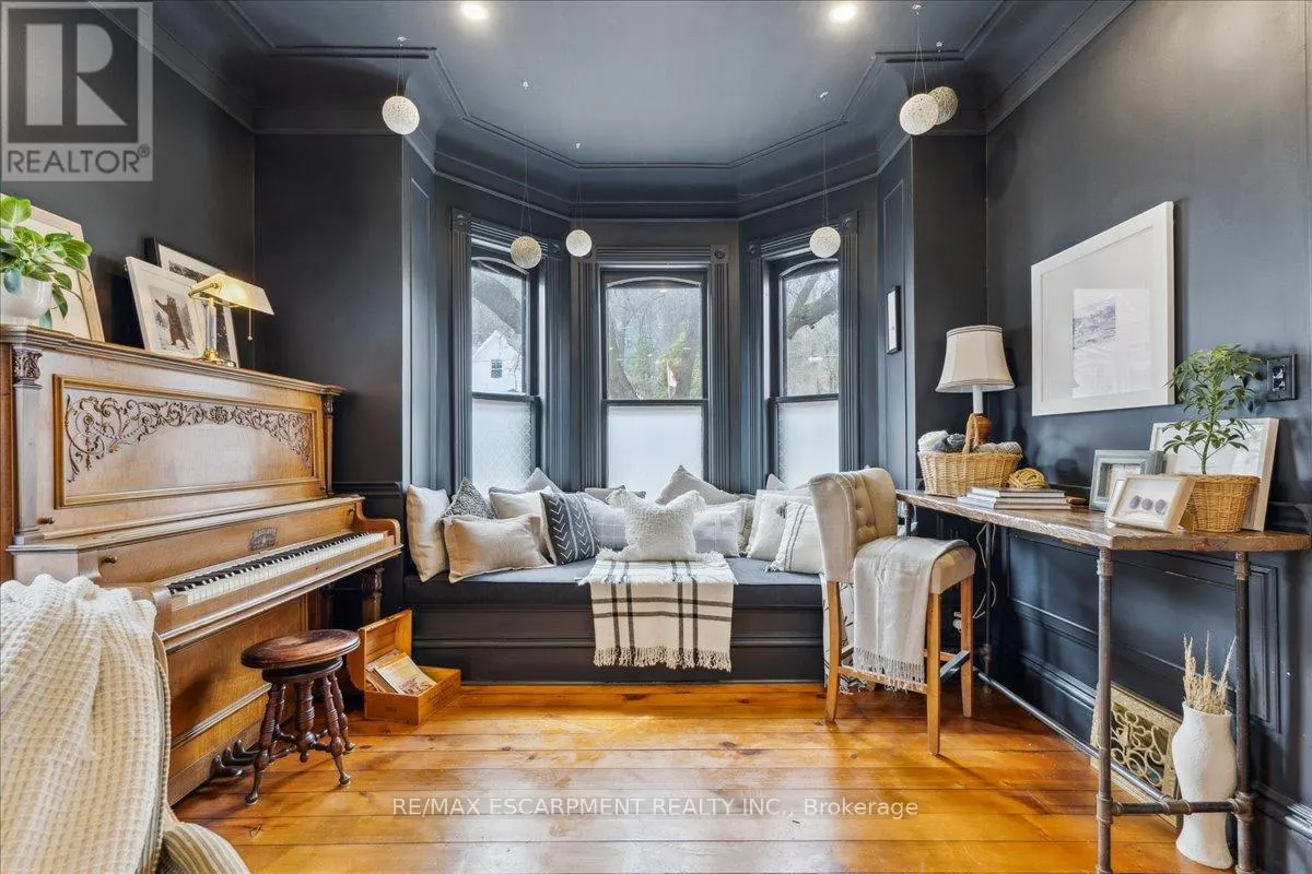 123 MAIN STREET W