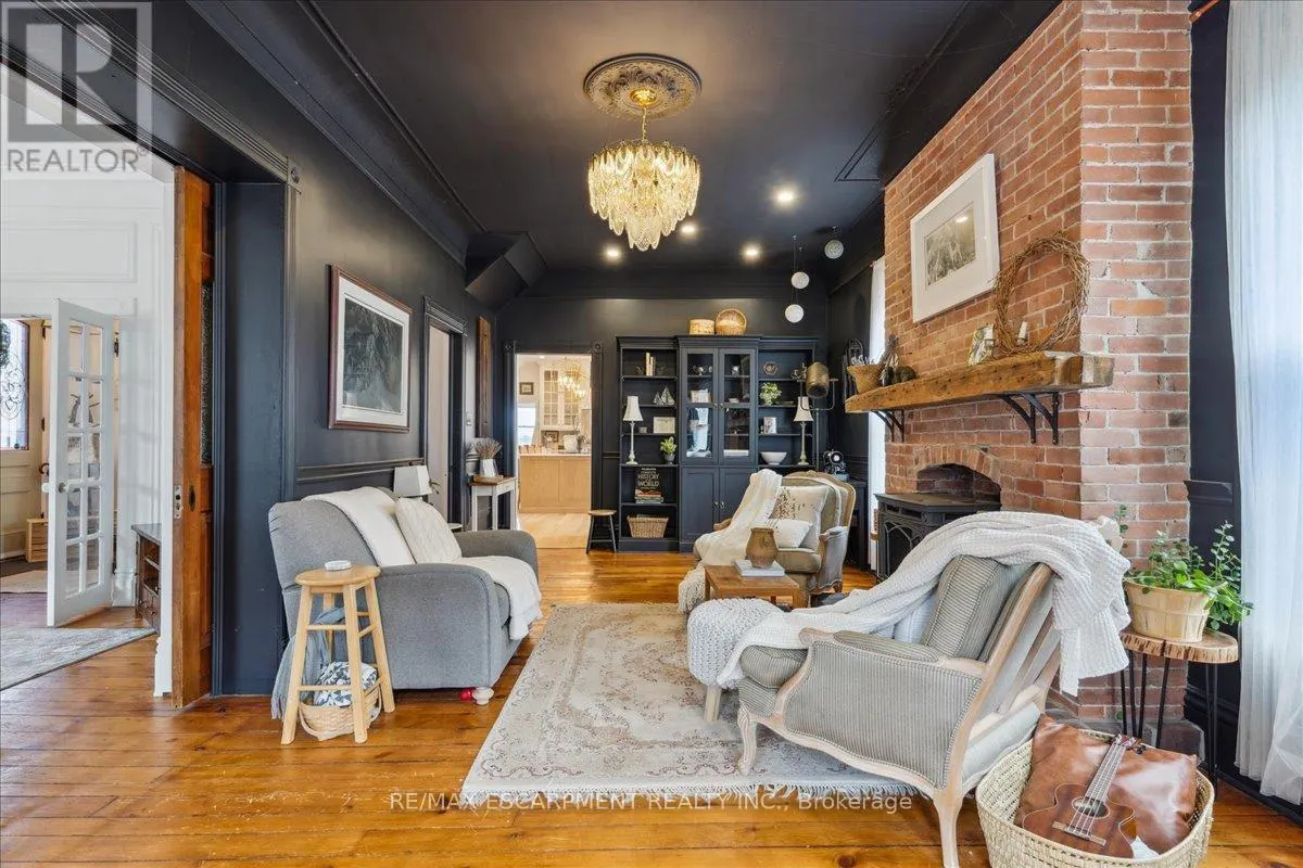123 MAIN STREET W