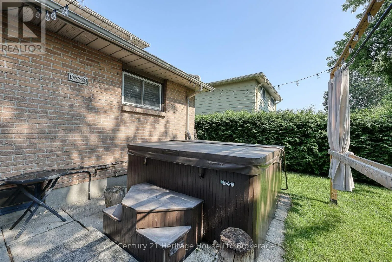 9 EDMUNDS CRESCENT