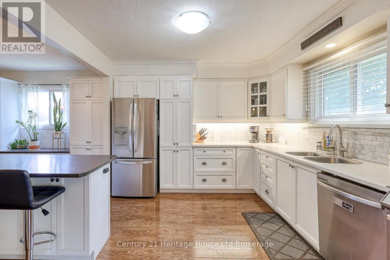 9 EDMUNDS CRESCENT