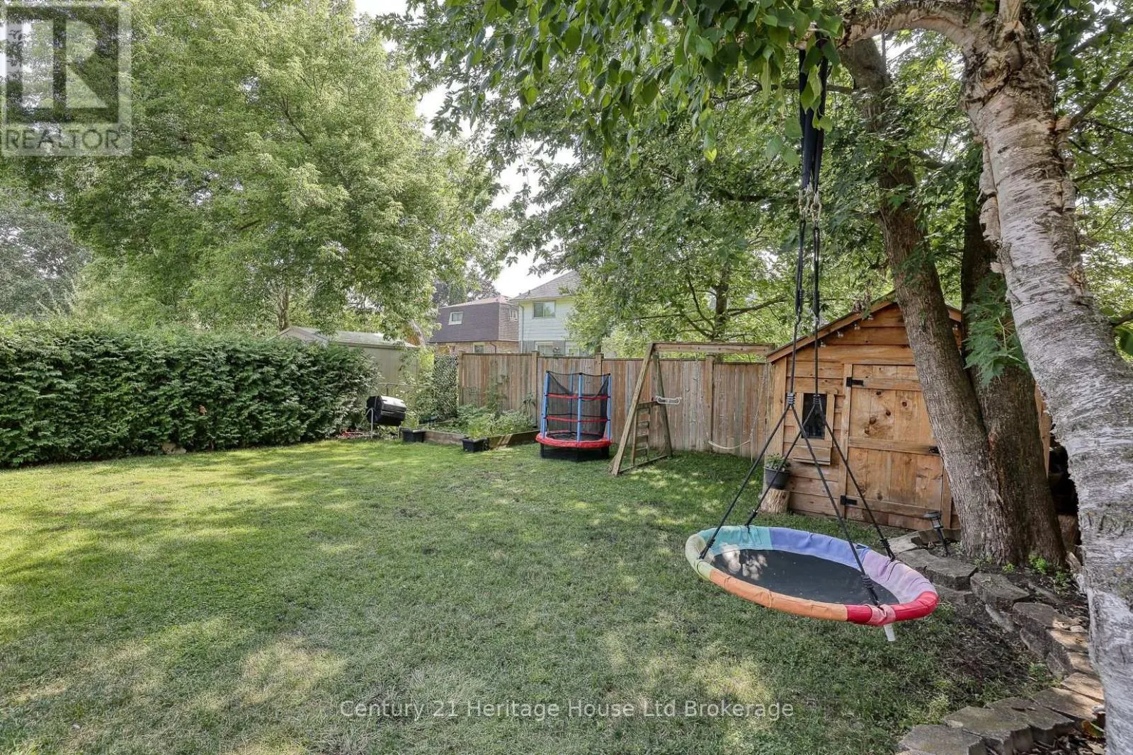 9 EDMUNDS CRESCENT