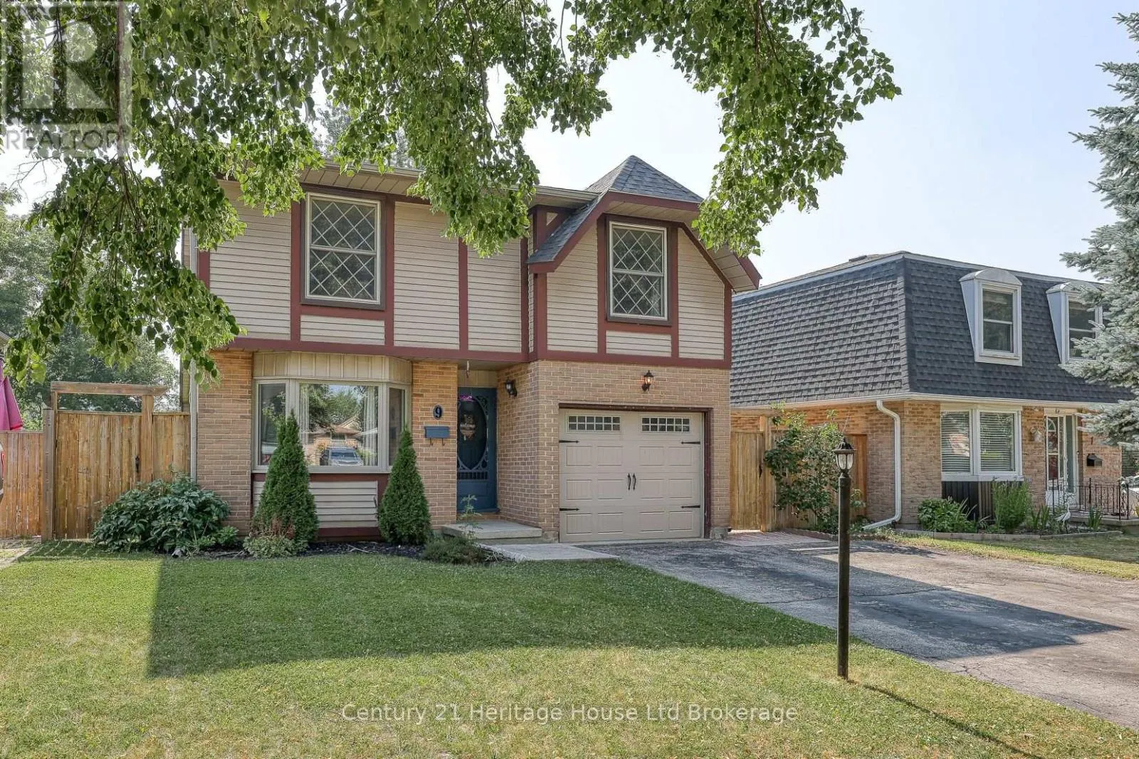 9 EDMUNDS CRESCENT