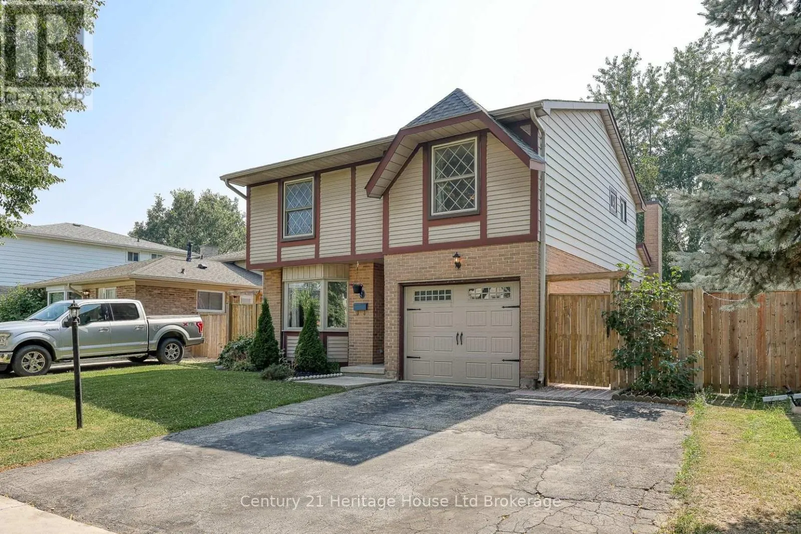 9 EDMUNDS CRESCENT